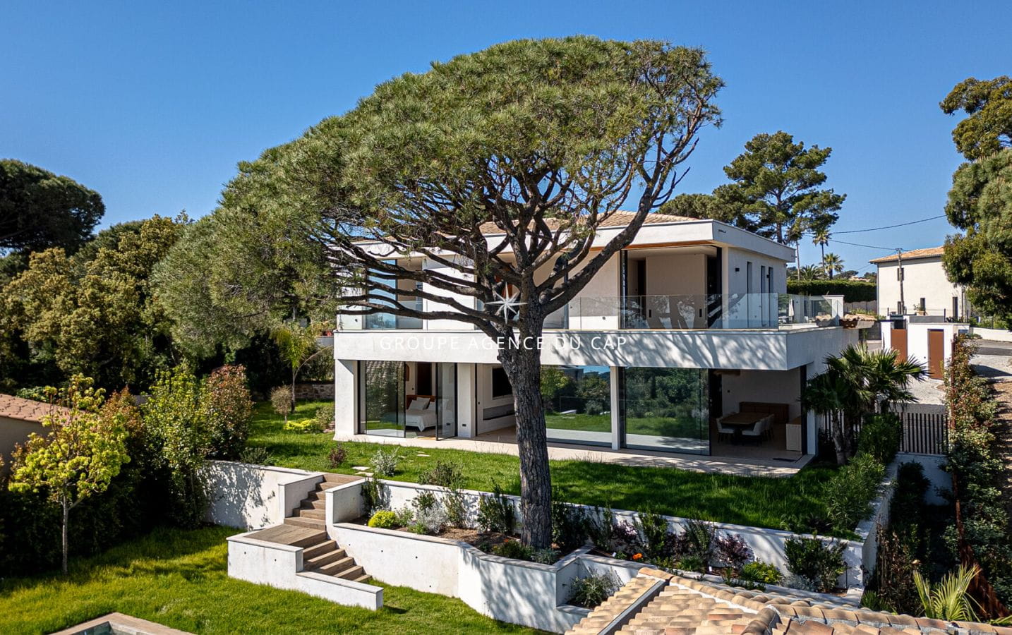 Exceptional contemporary villa? Panoramic sea view? Sainte-Maxime Image 3