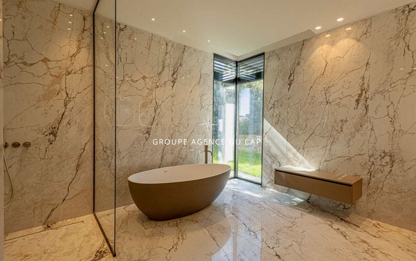 Exceptional contemporary villa? Panoramic sea view? Sainte-Maxime Image 7