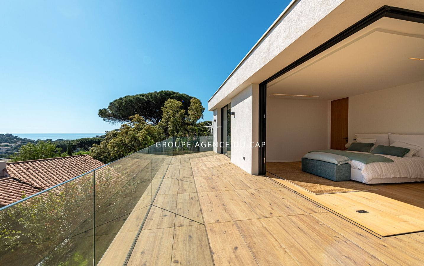 Exceptional contemporary villa? Panoramic sea view? Sainte-Maxime Image 8