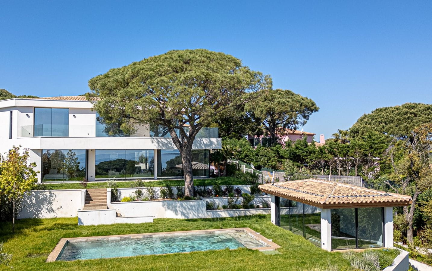 Villa contemporaine d’exception avec vue mer panoramique, à Sainte-Maxime Image 1