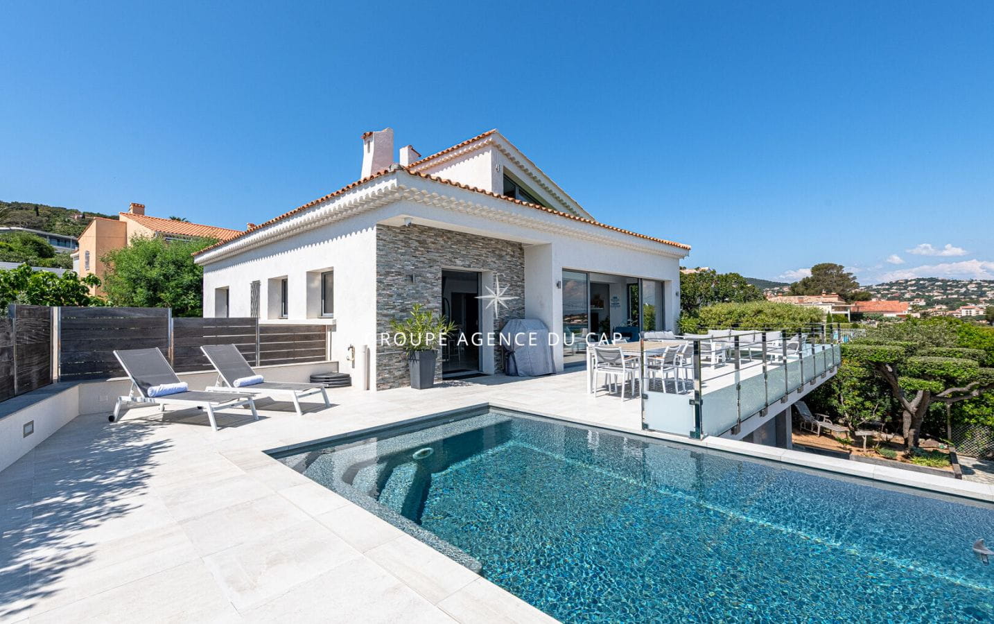 VILLA CONTEMPORAINE RÉNOVÉE SUPERBE VUE MER PISCINE Image 2