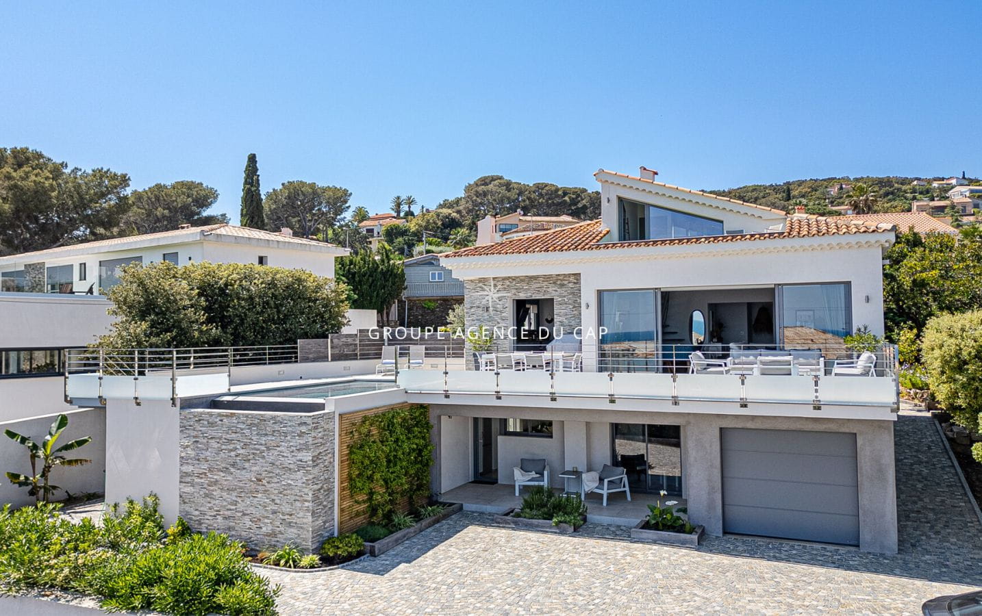 VILLA CONTEMPORAINE RÉNOVÉE SUPERBE VUE MER PISCINE Image 4