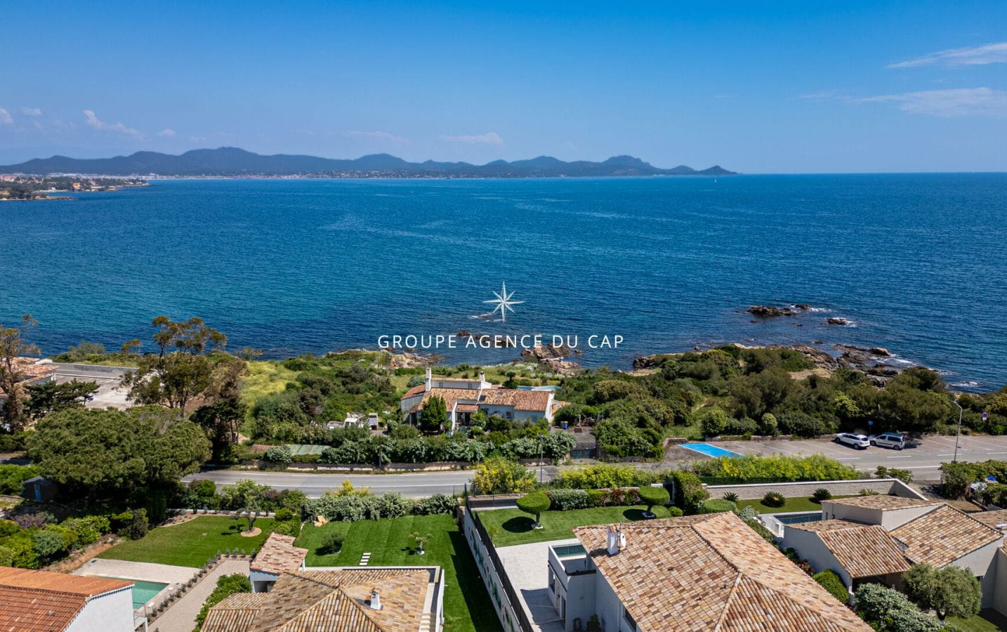 VILLA CONTEMPORAINE RENOVEE SUPERBE VUE MER PISCINE GARAGE Image 1