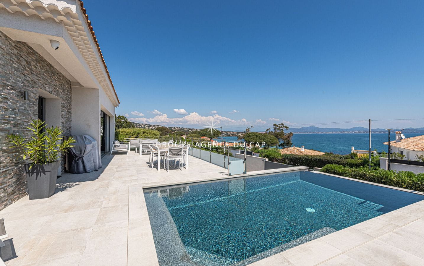 VILLA CONTEMPORAINE RENOVEE SUPERBE VUE MER PISCINE GARAGE Image 13