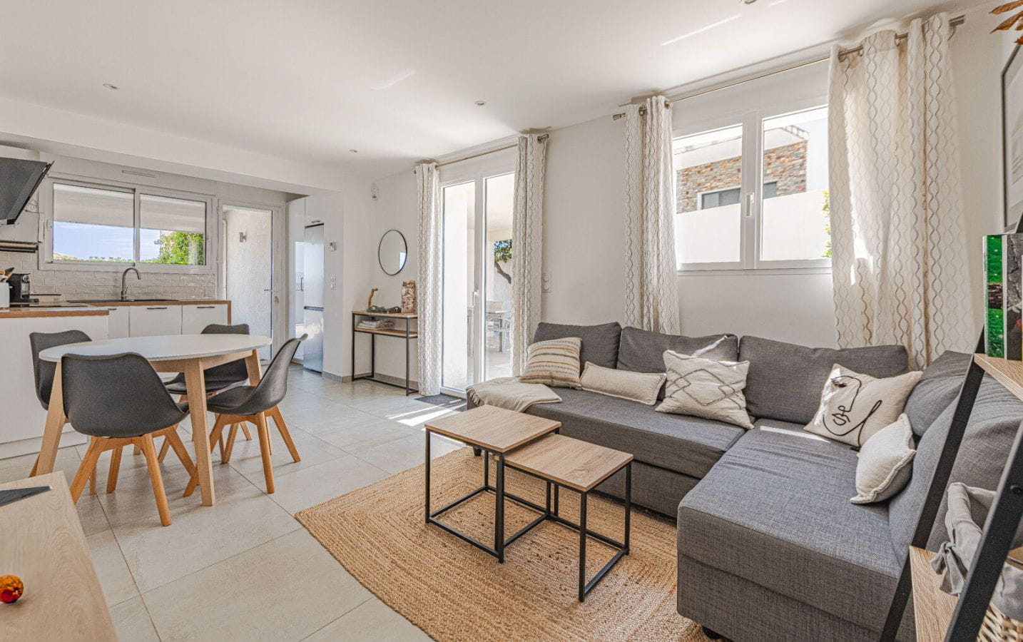 RENOVATED CONTEMPORARY VILLA SUPERB SEA VIEW POOL GARAGE Image 10