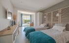 Les Issambres, 8-room villa facing the beach, 170 m2 Min 13