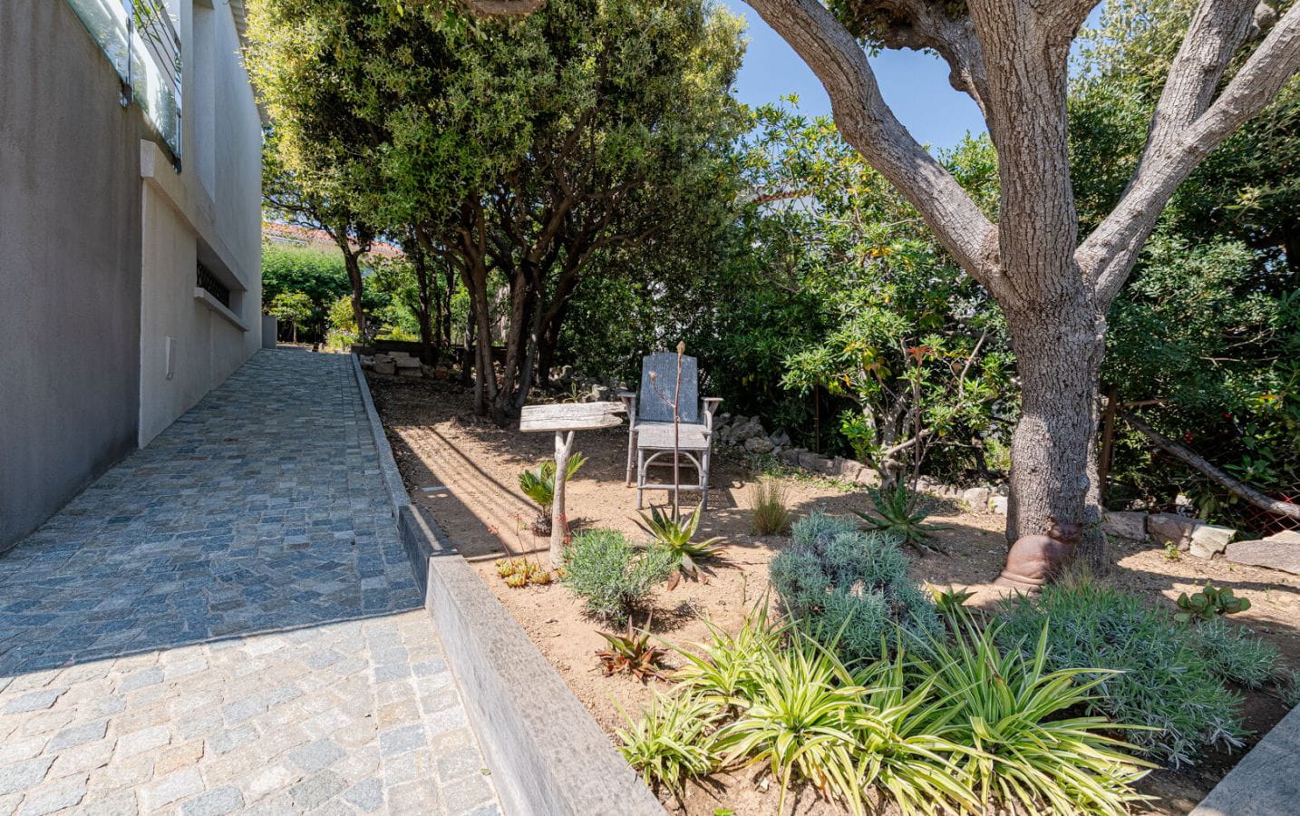 RENOVATED CONTEMPORARY VILLA SUPERB SEA VIEW POOL GARAGE Image 16