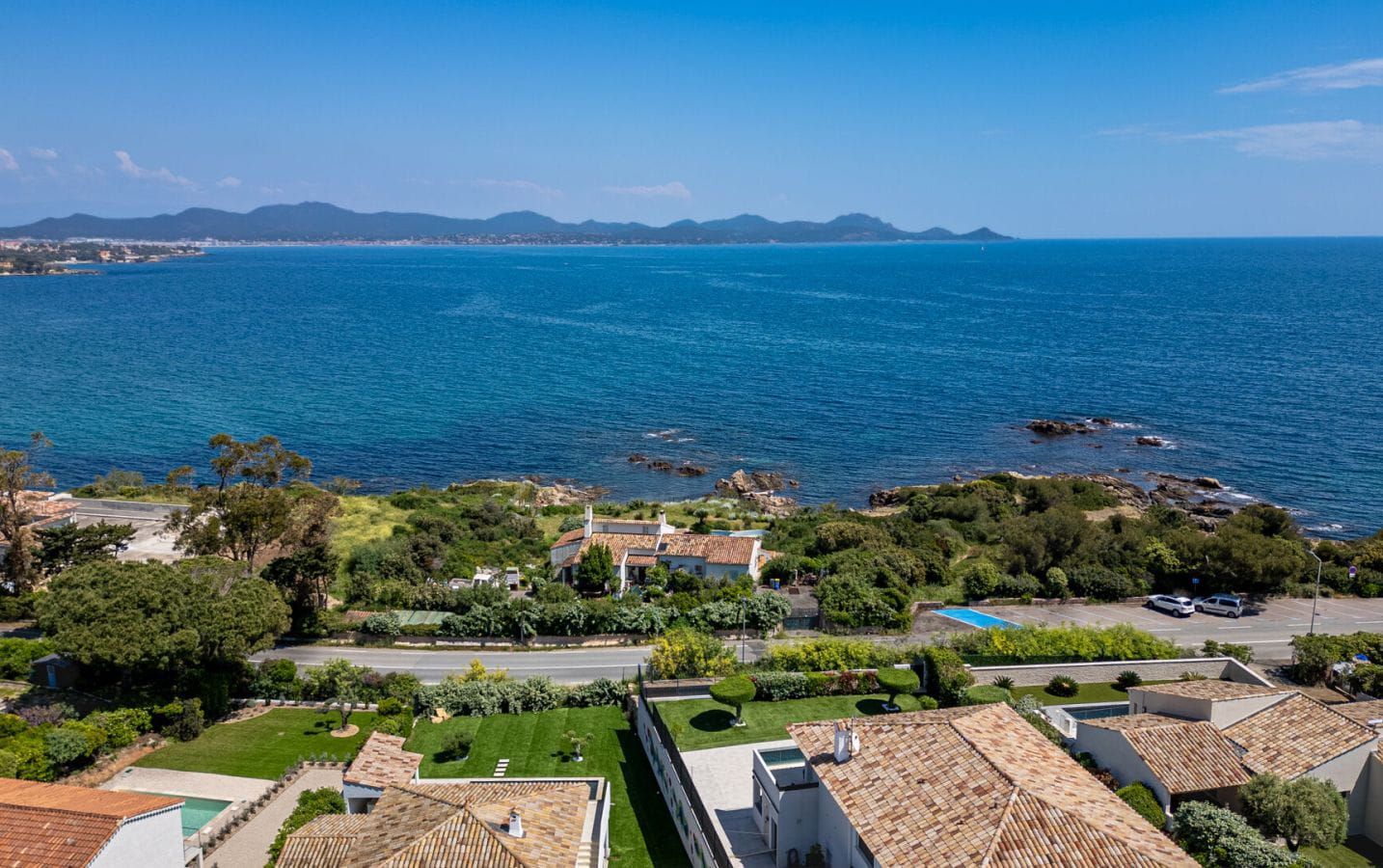 RENOVATED CONTEMPORARY VILLA SUPERB SEA VIEW POOL GARAGE Image 2