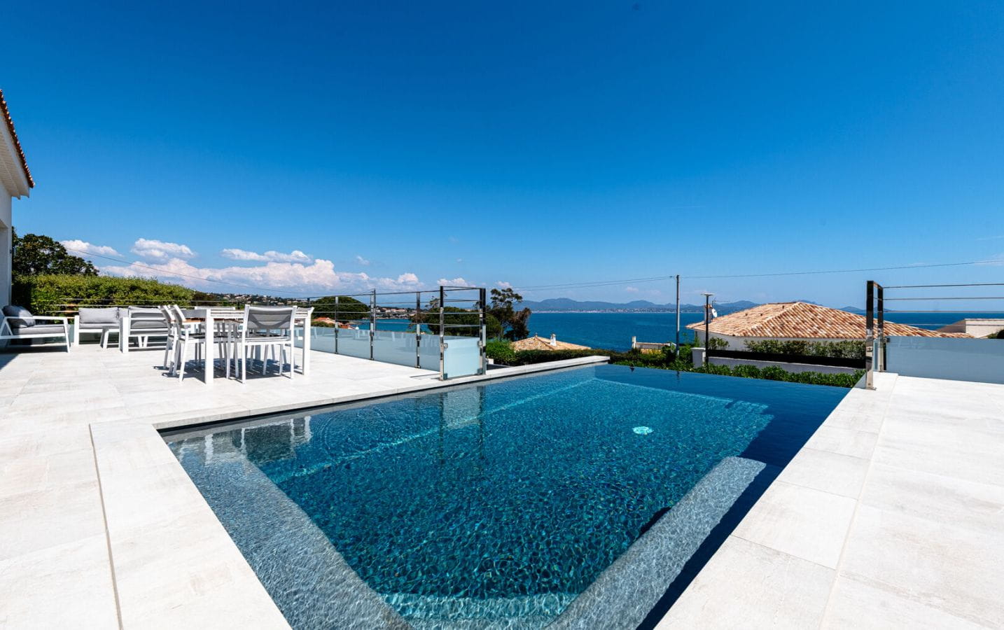 RENOVATED CONTEMPORARY VILLA SUPERB SEA VIEW POOL GARAGE Image 9