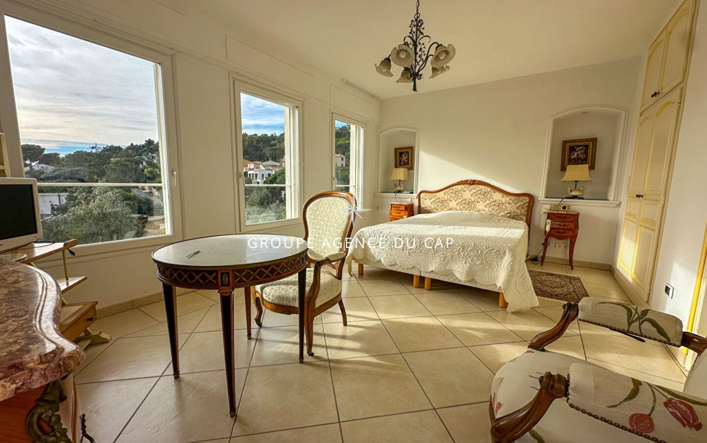 À VENDRE VILLA 6 PIÈCES 4 CHAMBRES PISCINE GARAGE VUE MER EXPOSÉE SUD COMMERCES ET MER À PIED Image 11