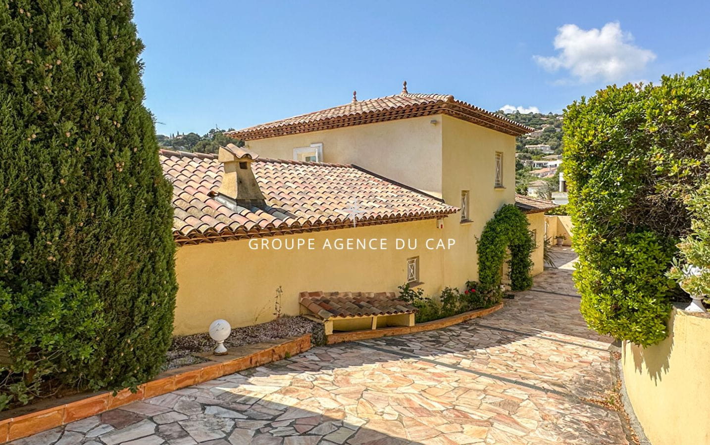 À VENDRE VILLA 6 PIÈCES 4 CHAMBRES PISCINE GARAGE VUE MER EXPOSÉE SUD COMMERCES ET MER À PIED Image 14