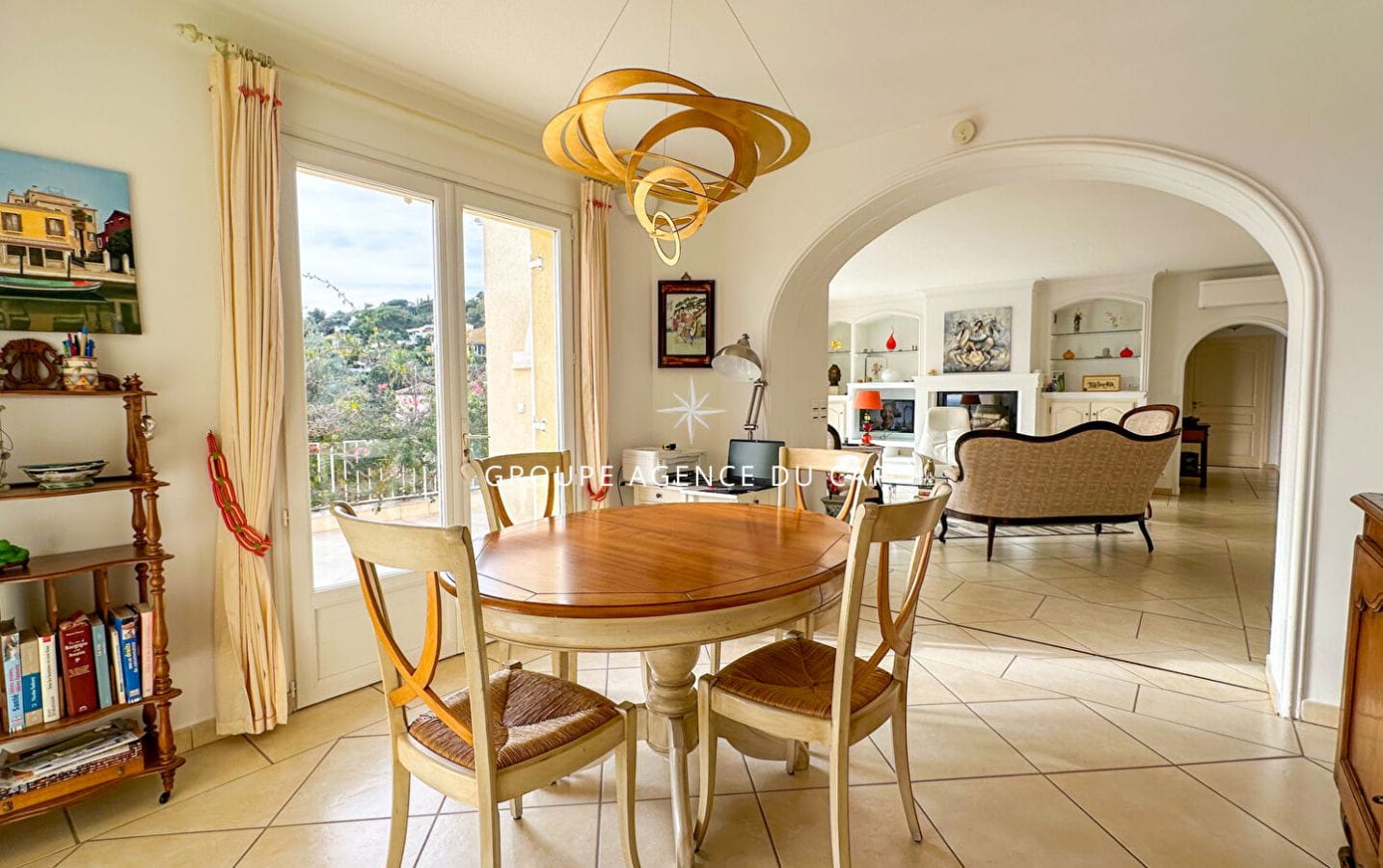 À VENDRE VILLA 6 PIÈCES 4 CHAMBRES PISCINE GARAGE VUE MER EXPOSÉE SUD COMMERCES ET MER À PIED Image 6