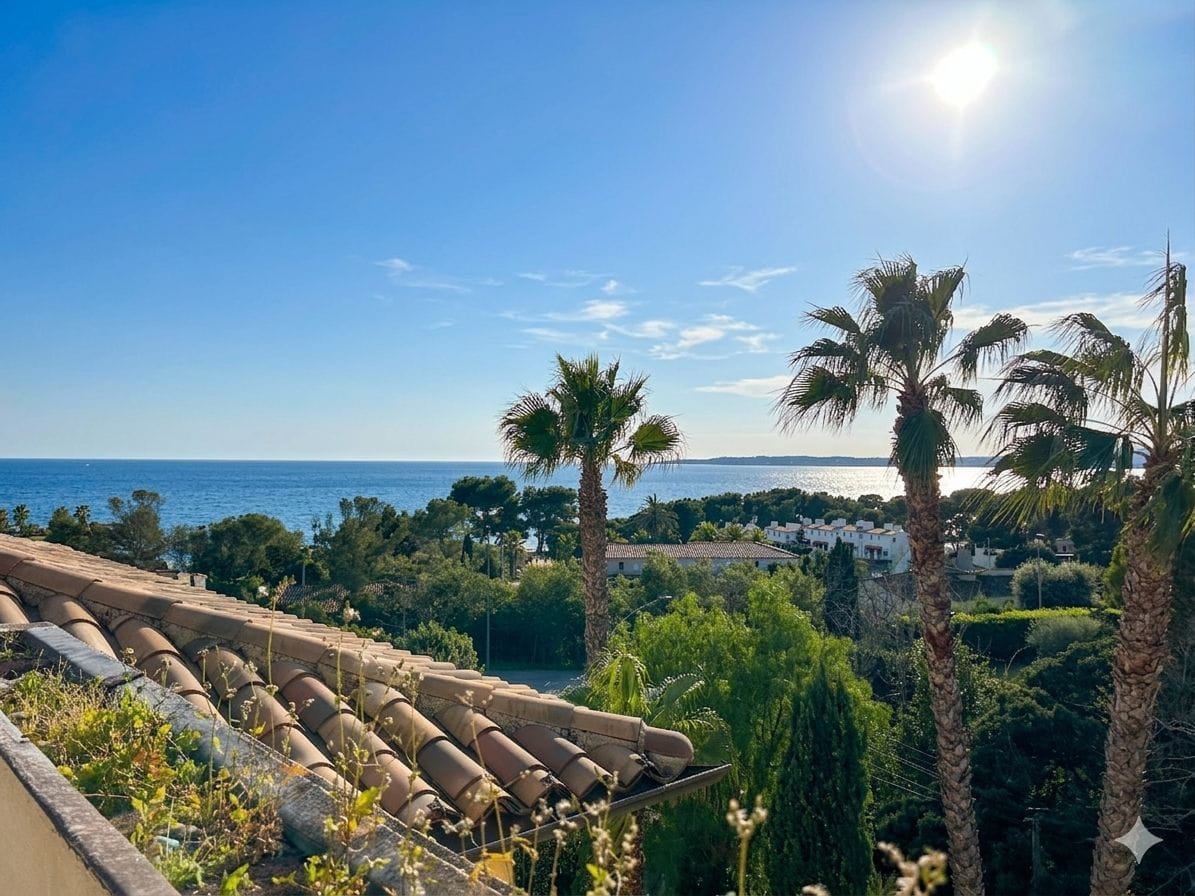 À VENDRE VILLA 6 PIÈCES 4 CHAMBRES PISCINE GARAGE VUE MER EXPOSÉE SUD COMMERCES ET MER À PIED Image 8
