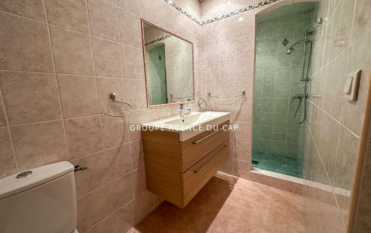 FOR SALE 6-ROOM VILLA 4 BEDROOMS SWIMMING POOL GARAGE SEA VIEW SOUTH FACING SHOPS AND SEA ON FOOT Image 11