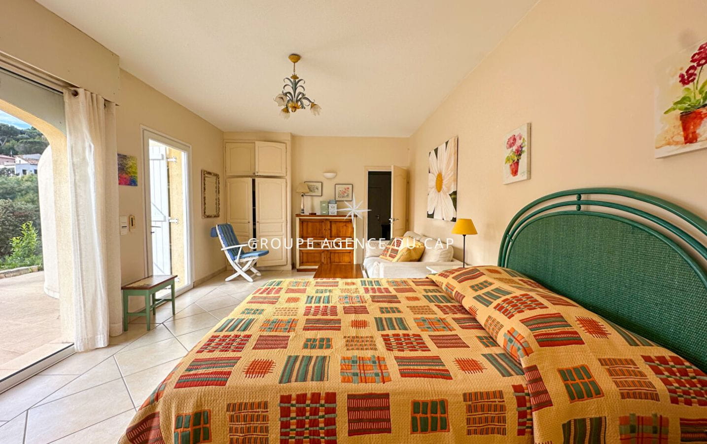 FOR SALE 6-ROOM VILLA 4 BEDROOMS SWIMMING POOL GARAGE SEA VIEW SOUTH FACING SHOPS AND SEA ON FOOT Image 12