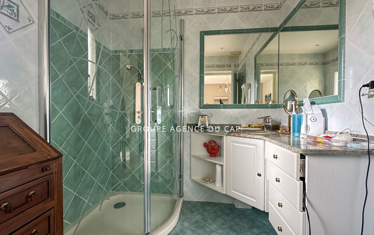 FOR SALE 6-ROOM VILLA 4 BEDROOMS SWIMMING POOL GARAGE SEA VIEW SOUTH FACING SHOPS AND SEA ON FOOT Image 13