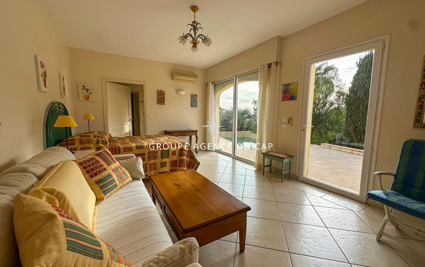 FOR SALE 6-ROOM VILLA 4 BEDROOMS SWIMMING POOL GARAGE SEA VIEW SOUTH FACING SHOPS AND SEA ON FOOT Image 14