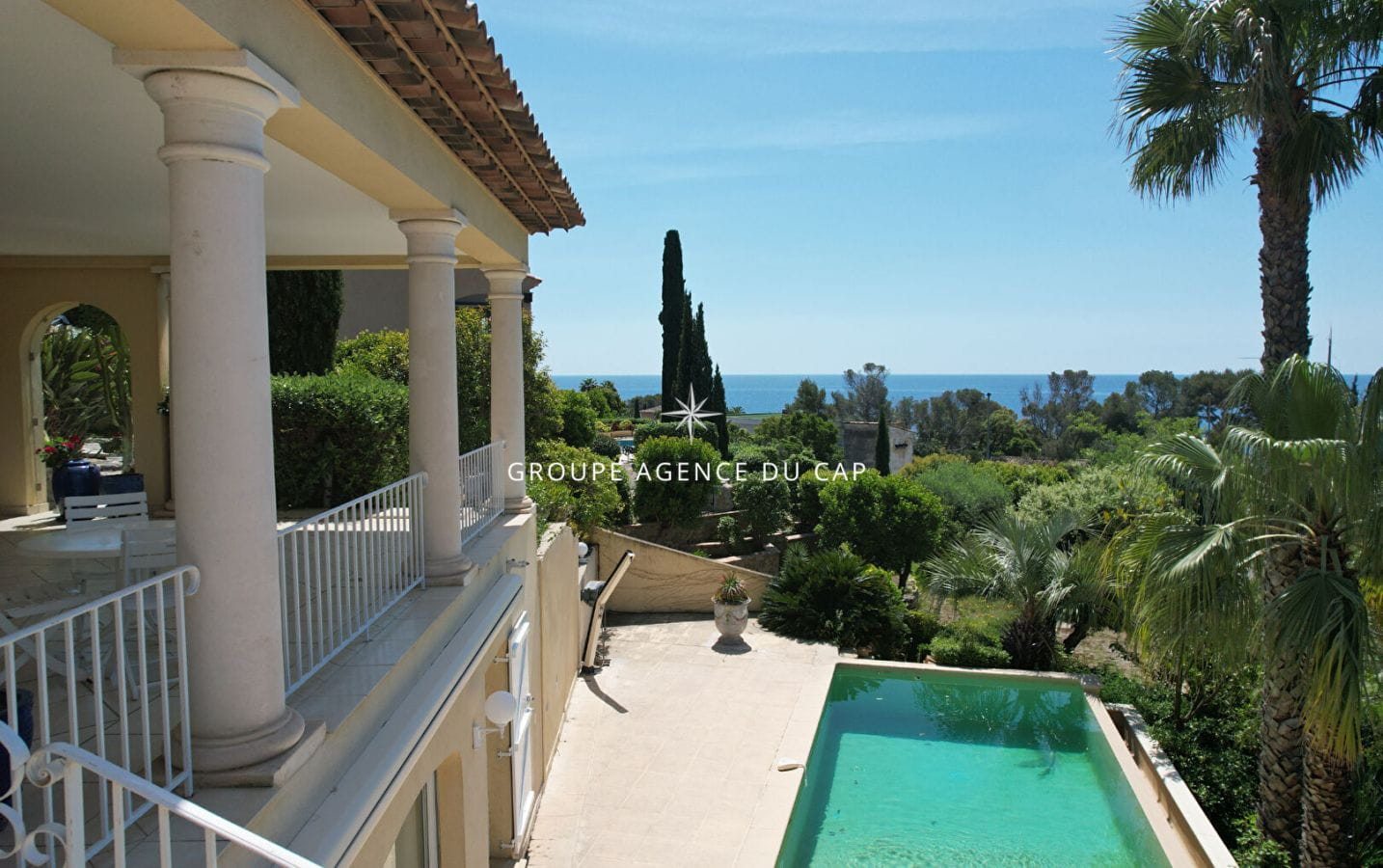 FOR SALE 6-ROOM VILLA 4 BEDROOMS SWIMMING POOL GARAGE SEA VIEW SOUTH FACING SHOPS AND SEA ON FOOT Image 5