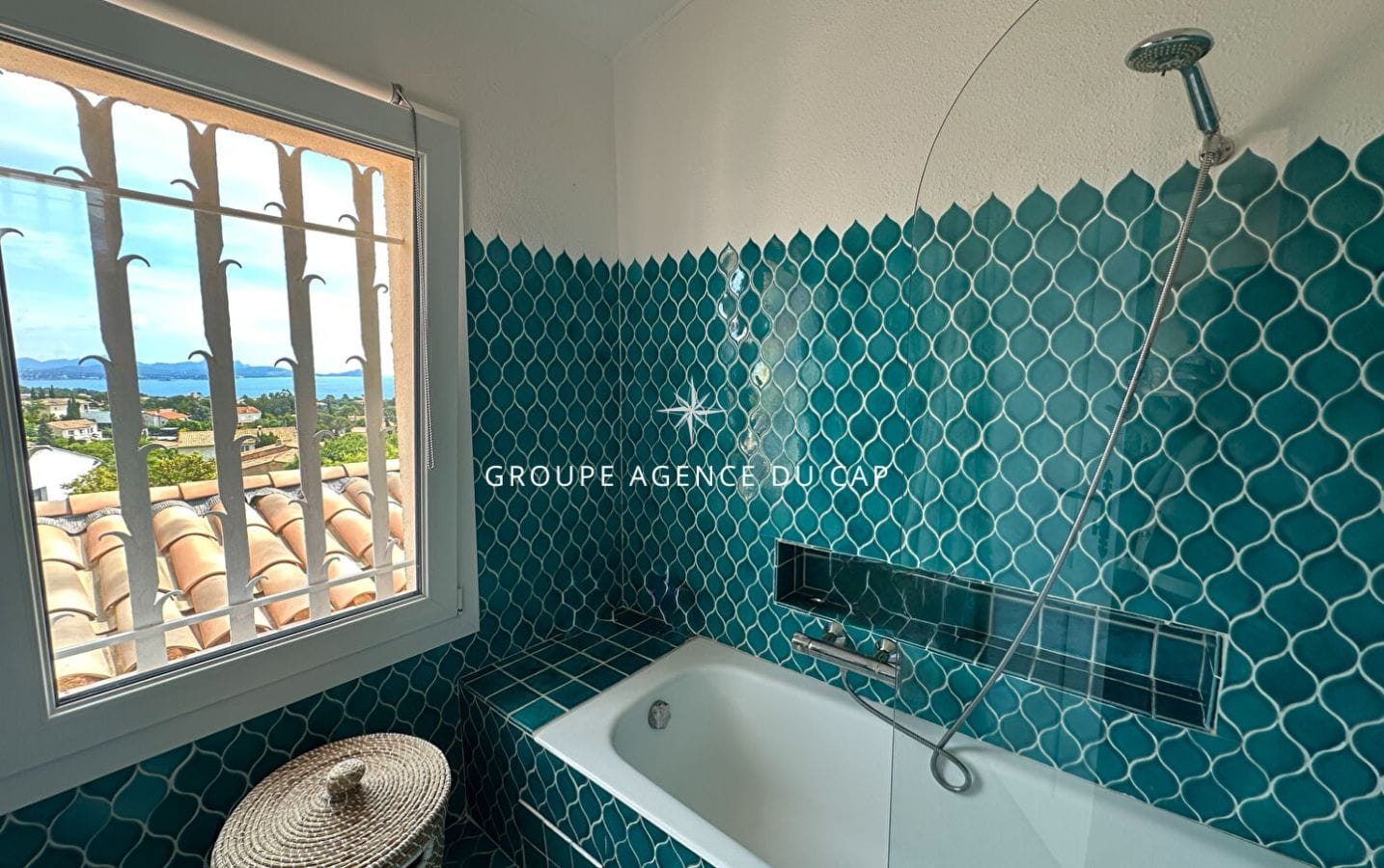 À VENDRE VILLA VUE MER AVEC PISCINE ET GARAGE À SAINT AYGULF Image 10