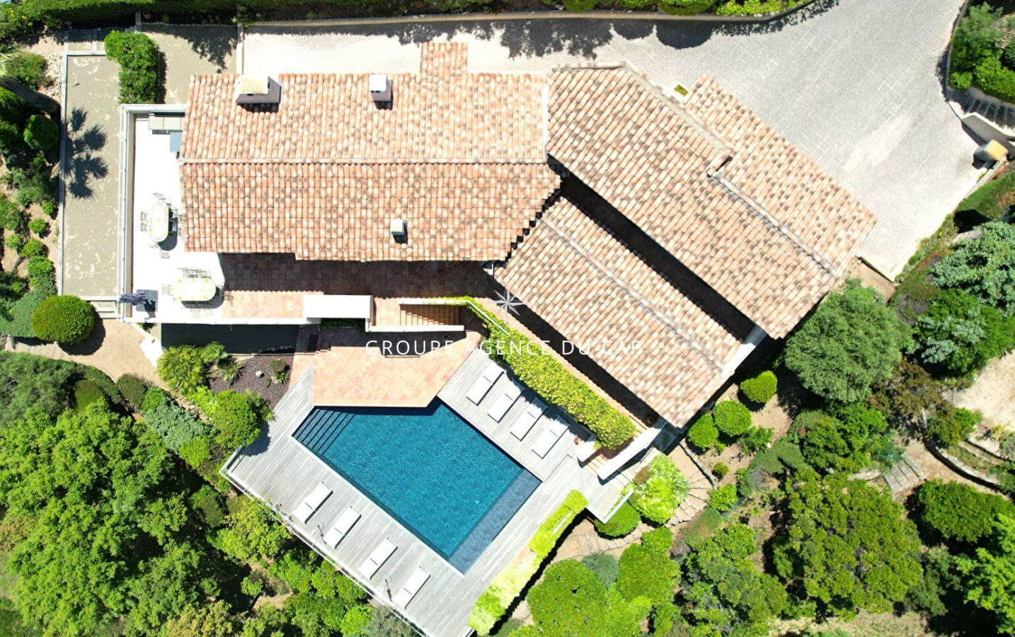 À VENDRE VILLA VUE MER AVEC PISCINE ET GARAGE À SAINT AYGULF Image 0