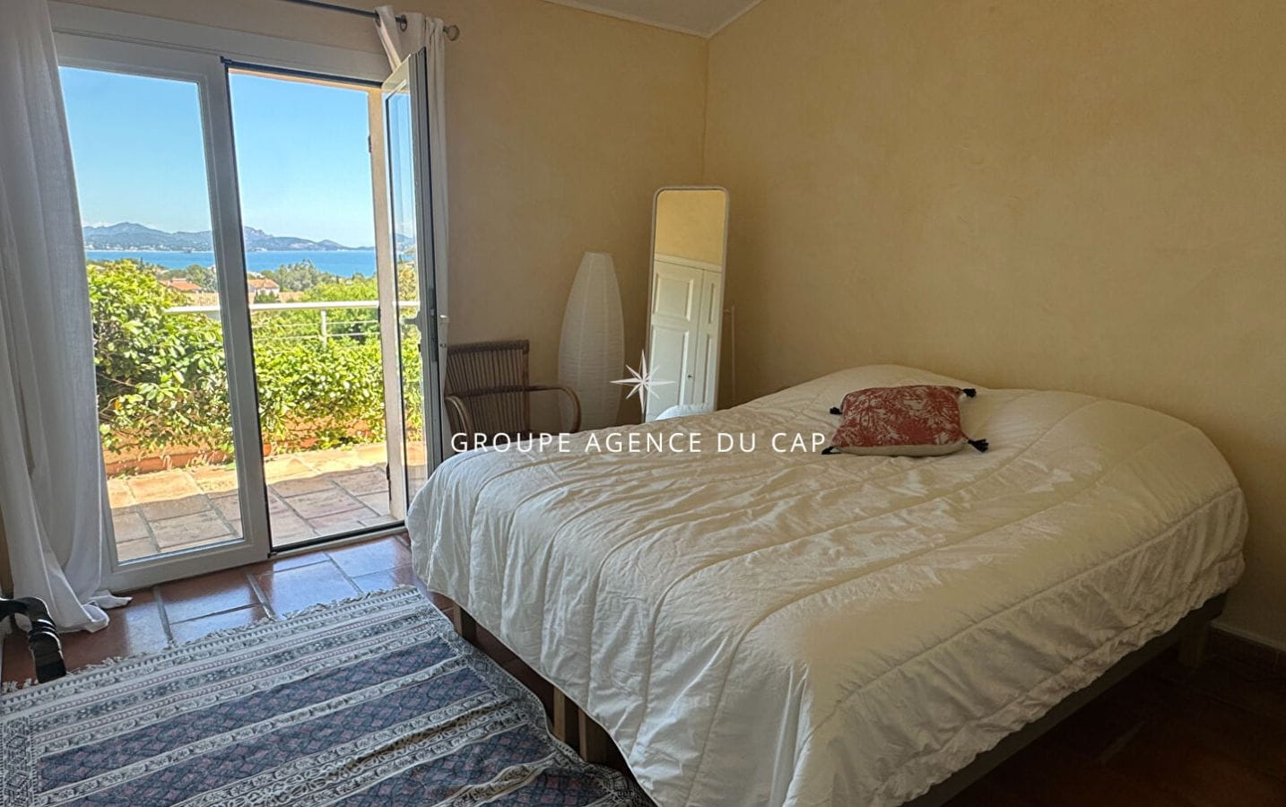 À VENDRE VILLA VUE MER AVEC PISCINE ET GARAGE À SAINT AYGULF Image 8