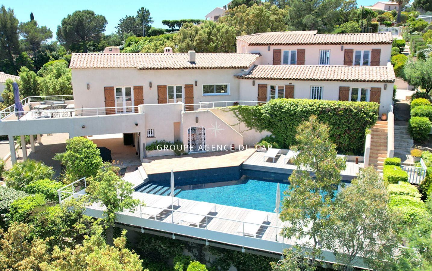 FOR SALE VILLA WITH SEA VIEW, POOL AND GARAGE IN SAINT AYGULF Image 4