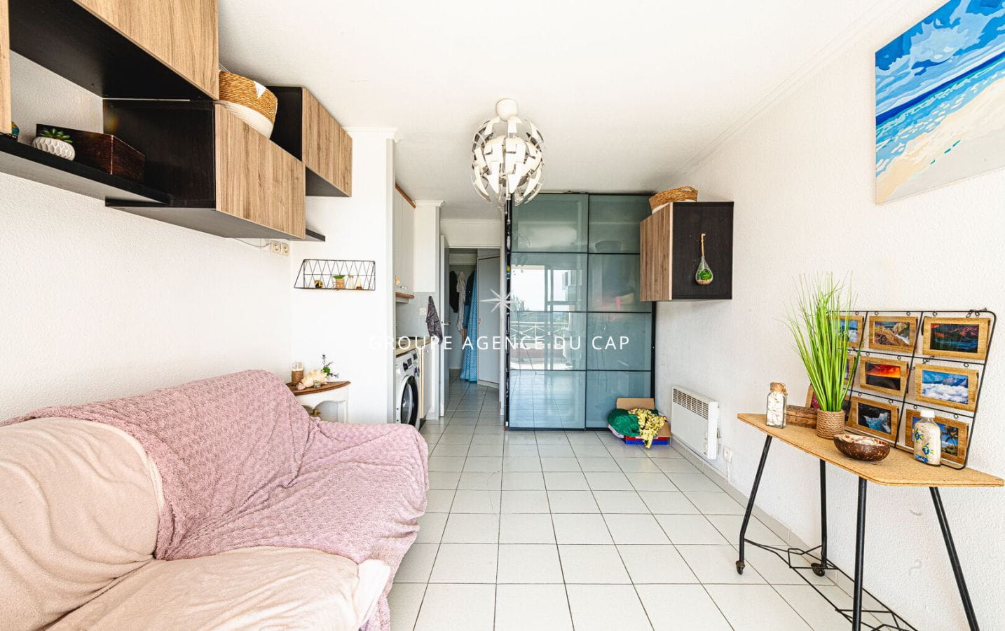 Studio cabin for sale in AGay with sea view and private parking. Image 3