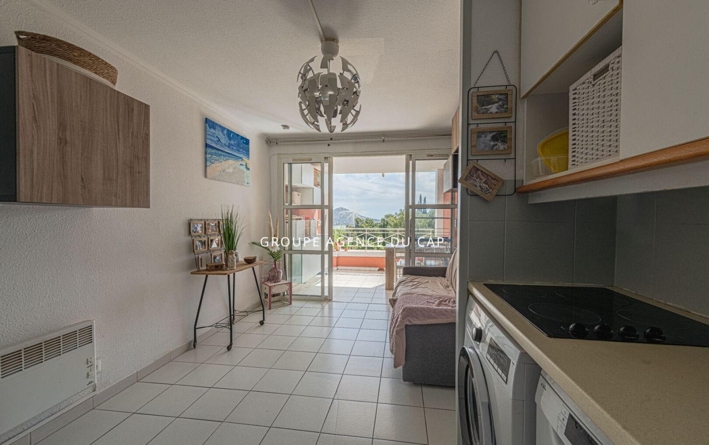 Studio cabine à vendre à Cap Esterel avec vue mer et parking privatif. Image 3