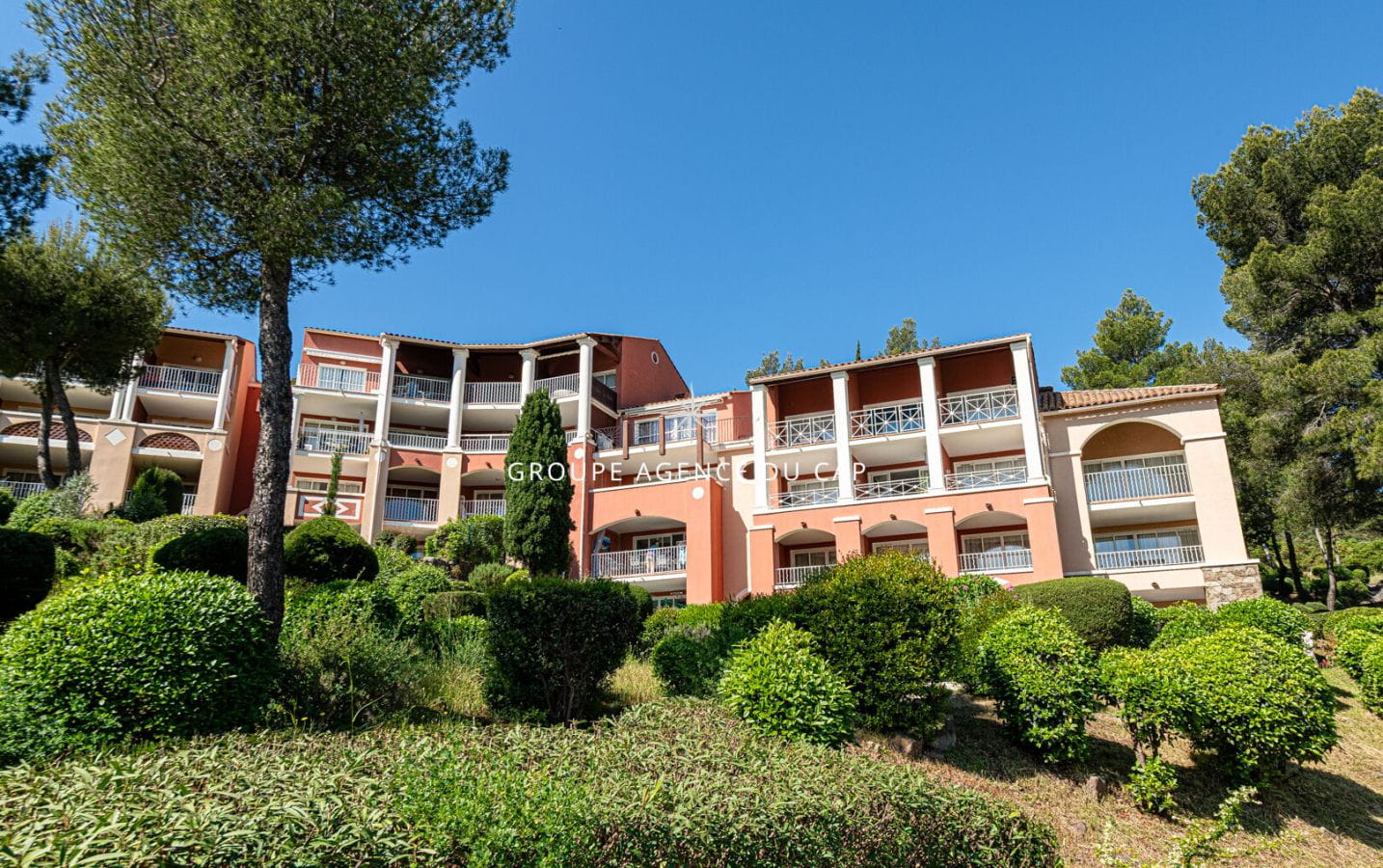 Studio cabine à vendre à Cap Esterel avec vue mer et parking privatif. Image 6