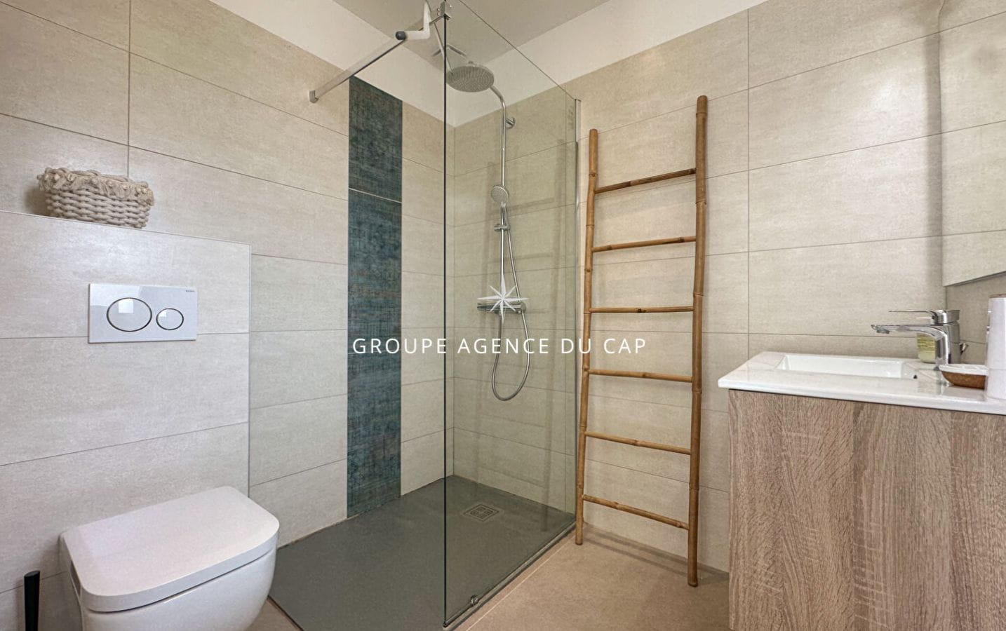 Villa contemporaine vue mer 7 pièces 215 m2 avec piscine, aux Issambres Image 12