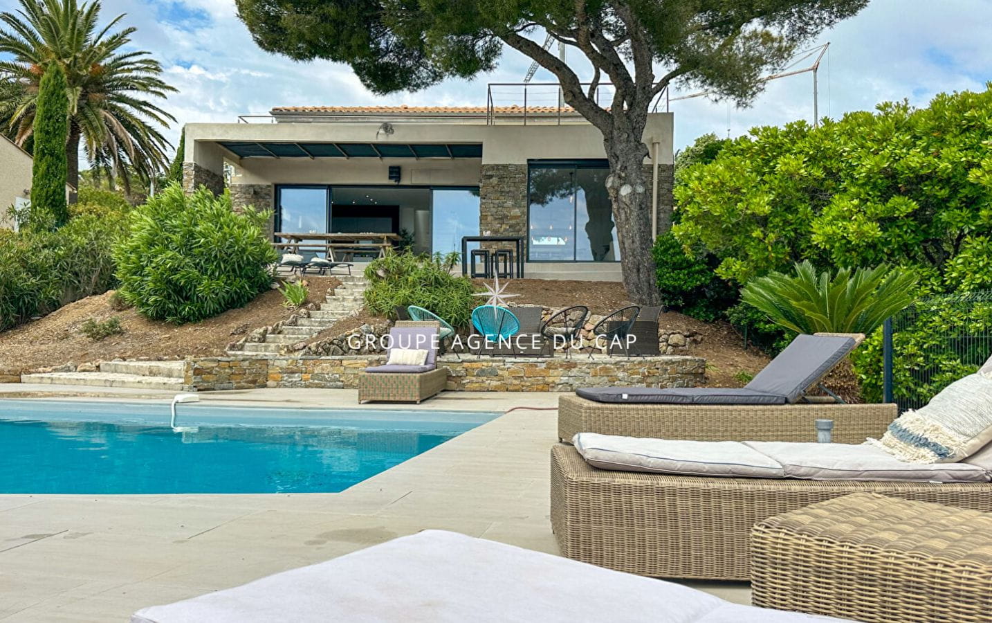 Villa contemporaine vue mer 7 pièces 215 m2 avec piscine, aux Issambres Image 0