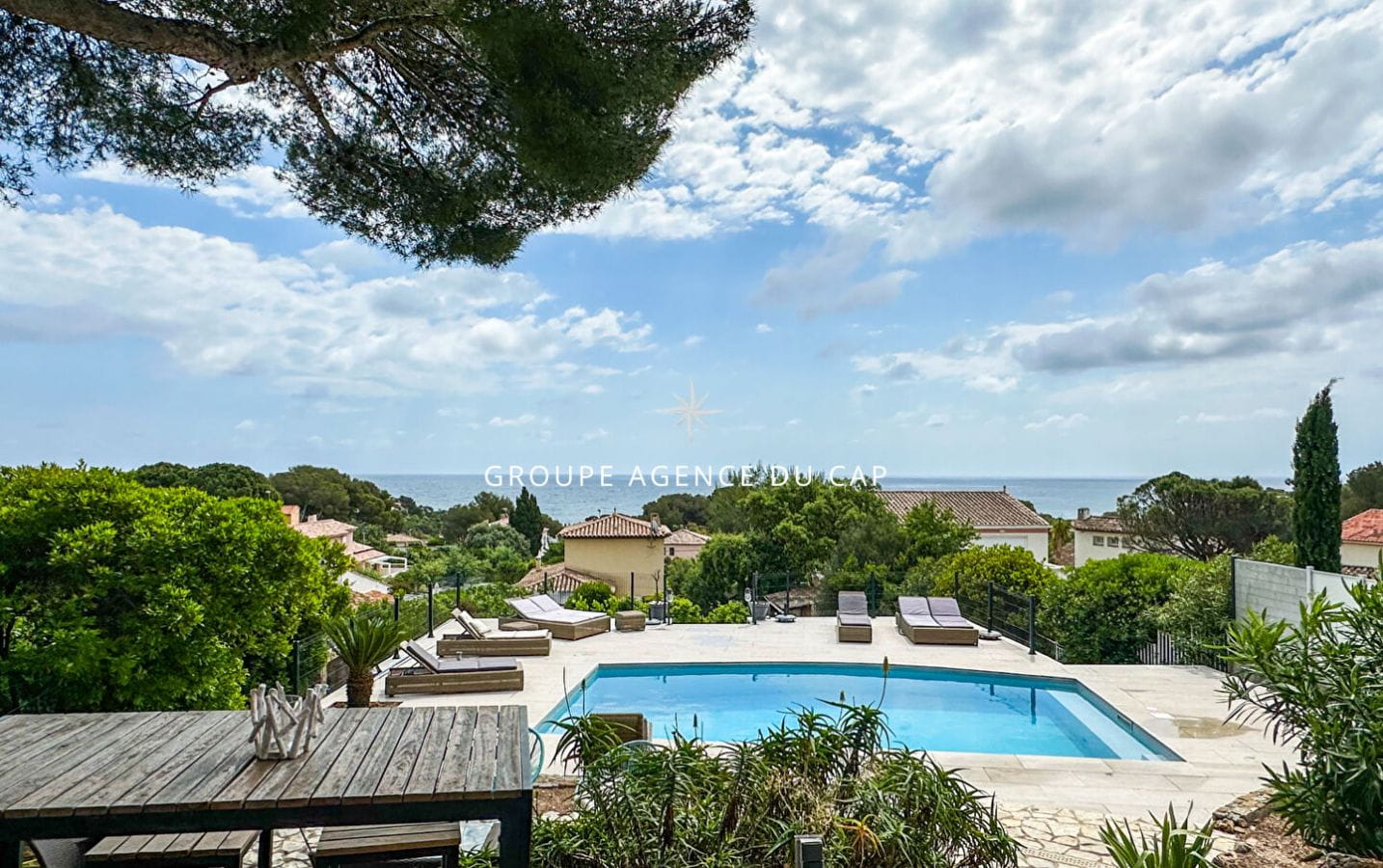 Villa contemporaine vue mer 7 pièces 215 m2 avec piscine, aux Issambres Image 2