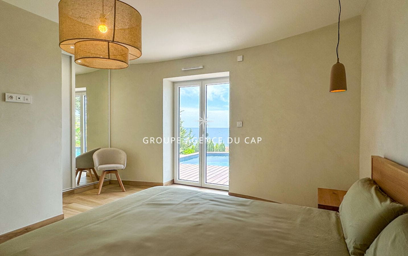 À VENDRE VILLA ENTIÈREMENT RÉNOVÉE DE 6 PIÈCES AVEC VUE PANORAMIQUE SUR SAINT-TROPEZ A PIED DES PLAGES ET CENTRE VILLE Image 10