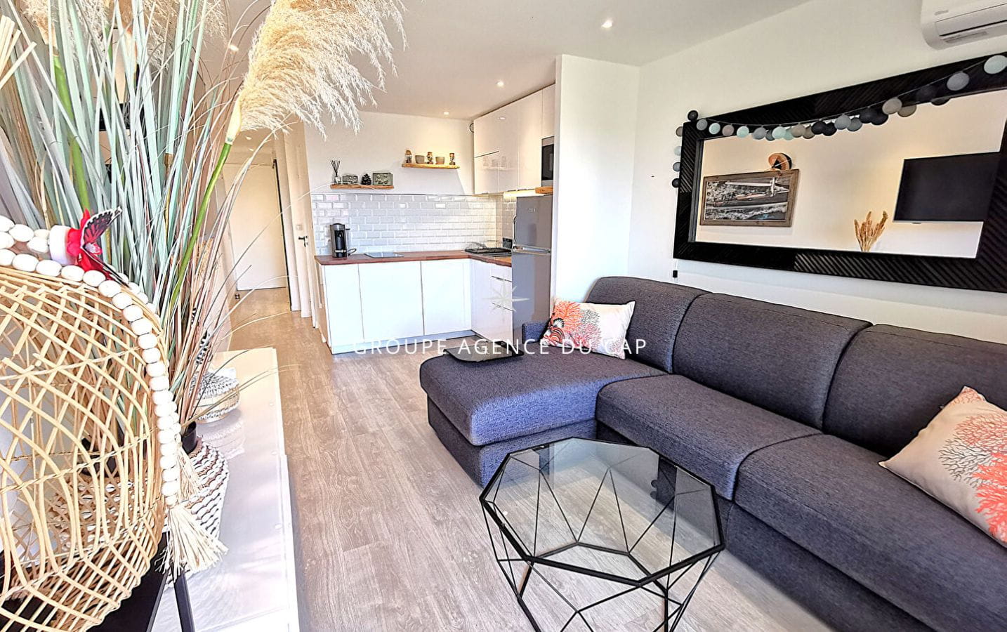 A VENDRE APPARTEMENT 2 PIECES VUE MER AVEC 2 TERRASSES PARKING PRIVÉ DANS UNE RESIDENCE AVEC PISCINE Image 3