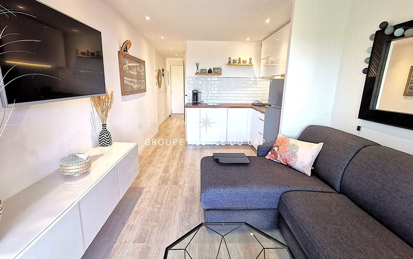 A VENDRE APPARTEMENT 2 PIECES VUE MER AVEC 2 TERRASSES PARKING PRIVÉ DANS UNE RESIDENCE AVEC PISCINE Image 4