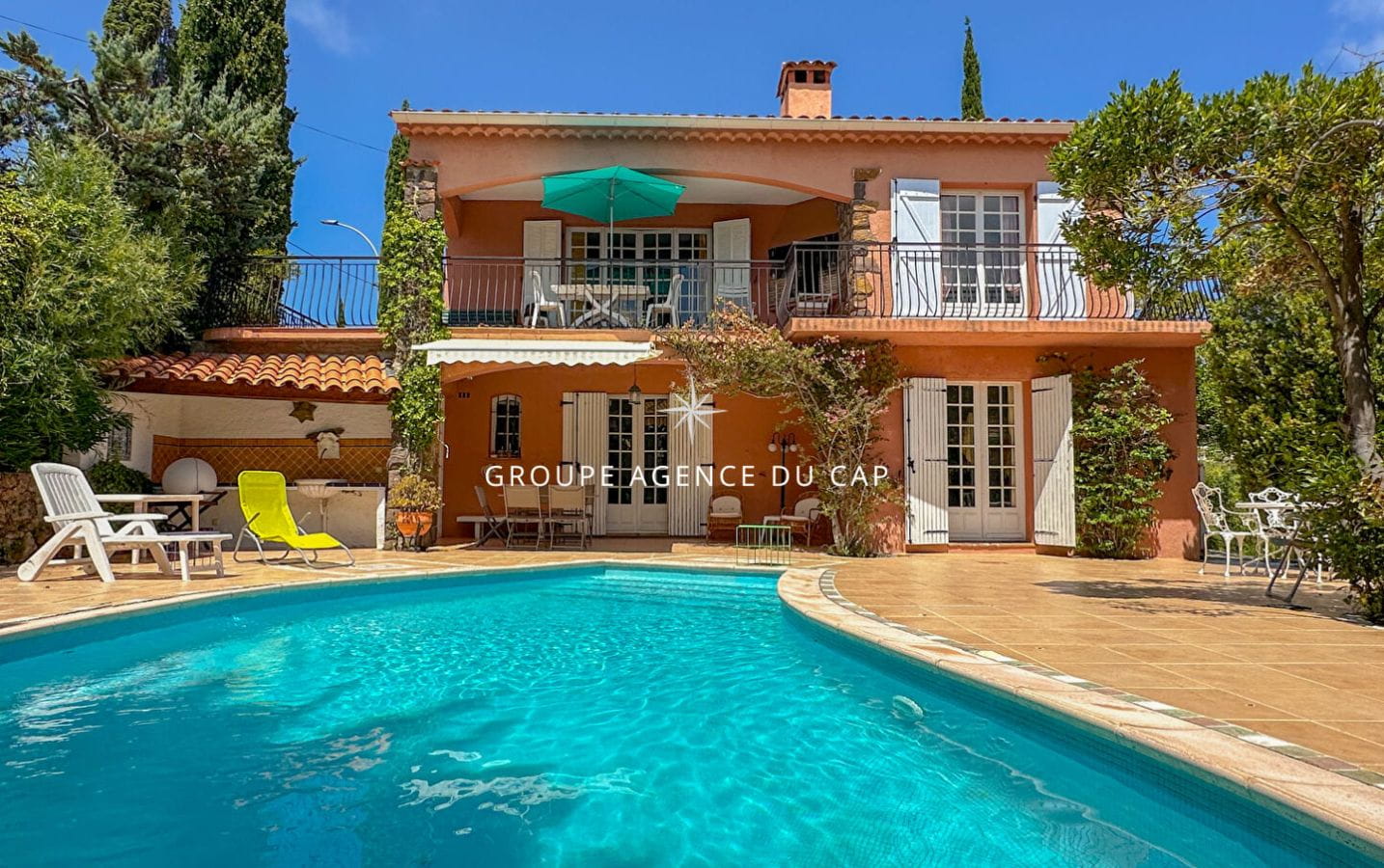 À VENDRE VILLA DE 145M2, 7 PIÈCES COMPRENANT 5 CHAMBRES , VUE MER, SITUÉE AUX ISSAMBRES Image 1