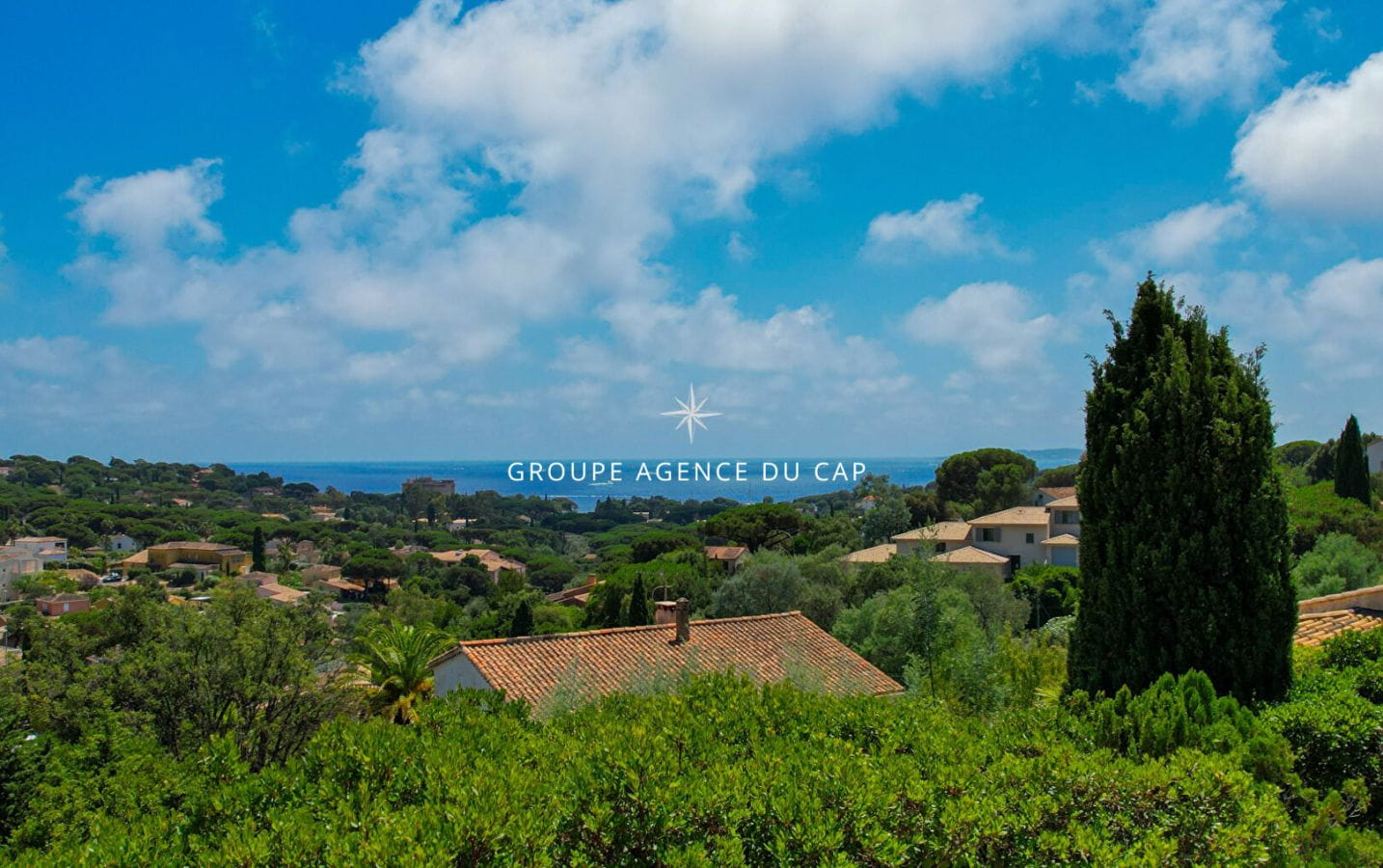 À VENDRE VILLA DE 145M2, 7 PIÈCES COMPRENANT 5 CHAMBRES , VUE MER, SITUÉE AUX ISSAMBRES Image 0