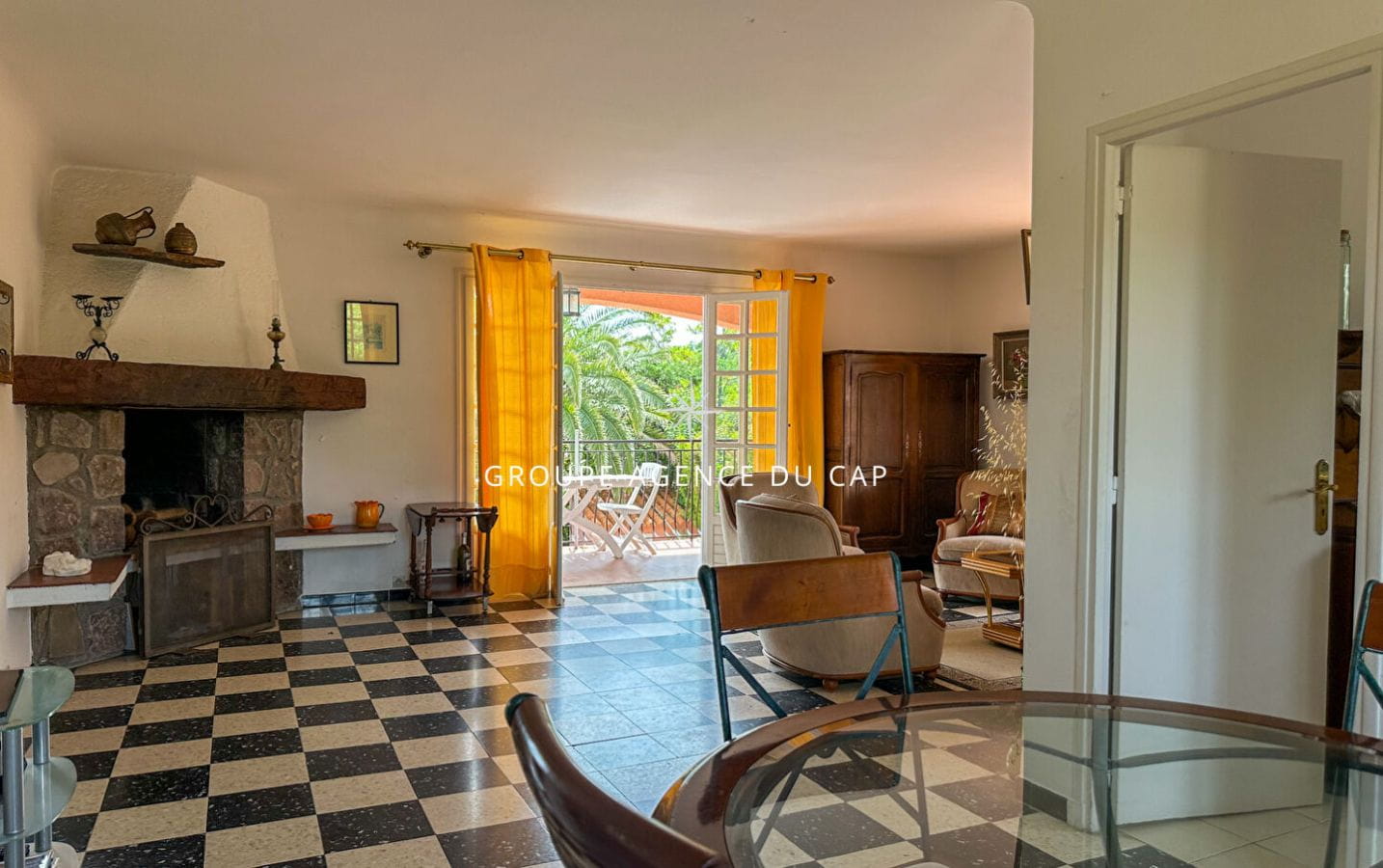 À VENDRE VILLA DE 145M2, 7 PIÈCES COMPRENANT 5 CHAMBRES , VUE MER, SITUÉE AUX ISSAMBRES Image 4