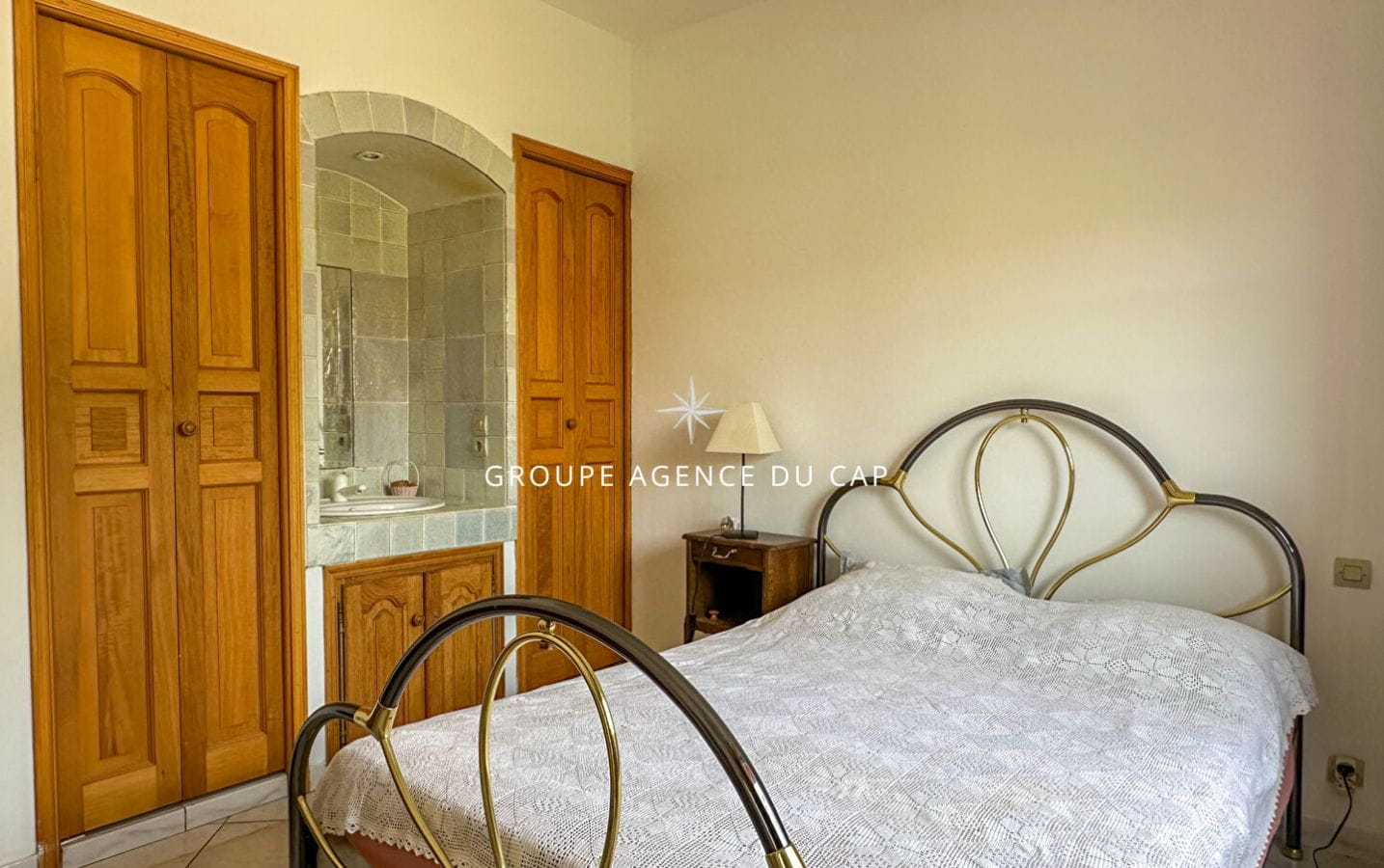 À VENDRE VILLA DE 145M2, 7 PIÈCES COMPRENANT 5 CHAMBRES , VUE MER, SITUÉE AUX ISSAMBRES Image 8