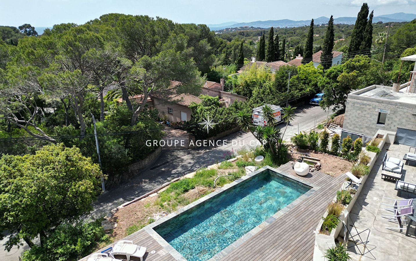 SAINT RAPHAEL, BELLE VILLA CONTEMPORAINE VUE MER, 220 M², QUARTIER  PRISÉ PROCHE MER ET COMMERCES, CALME ABSOLU Image 1