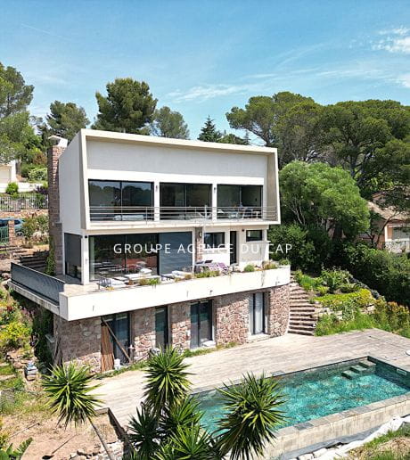 SAINT RAPHAEL, BELLE VILLA CONTEMPORAINE VUE MER, 220 M², QUARTIER  PRISÉ PROCHE MER ET COMMERCES, CALME ABSOLU