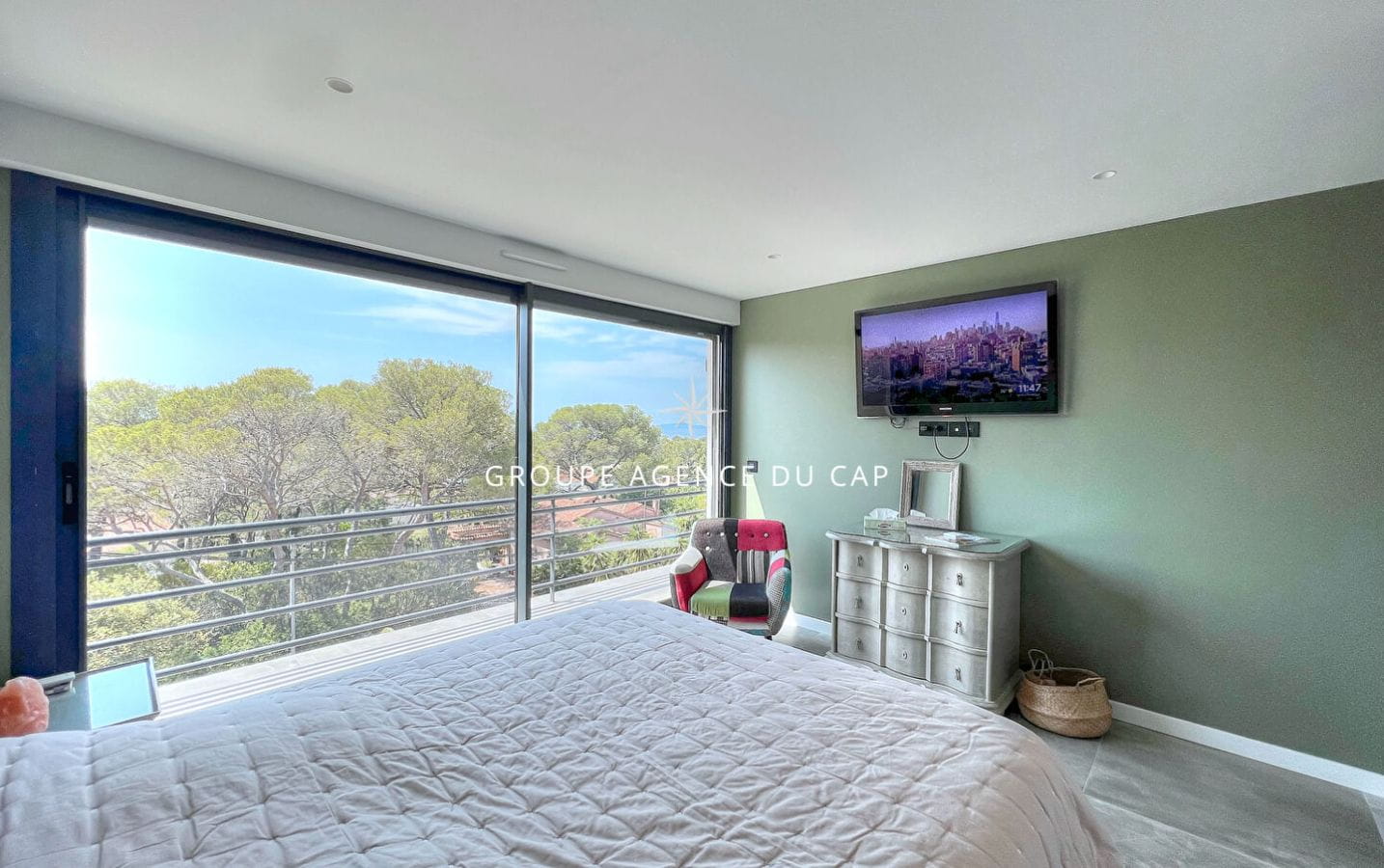 SAINT RAPHAEL, BELLE VILLA CONTEMPORAINE VUE MER, 220 M², QUARTIER  PRISÉ PROCHE MER ET COMMERCES, CALME ABSOLU Image 6