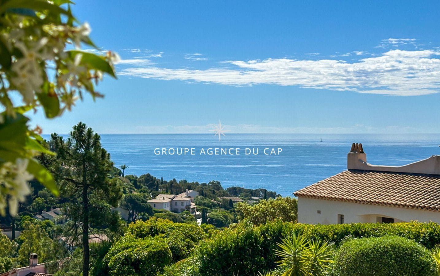 À VENDRE VILLA VUE MER 4 CHAMBRES 206M2 LES ISSAMBRES Image 1