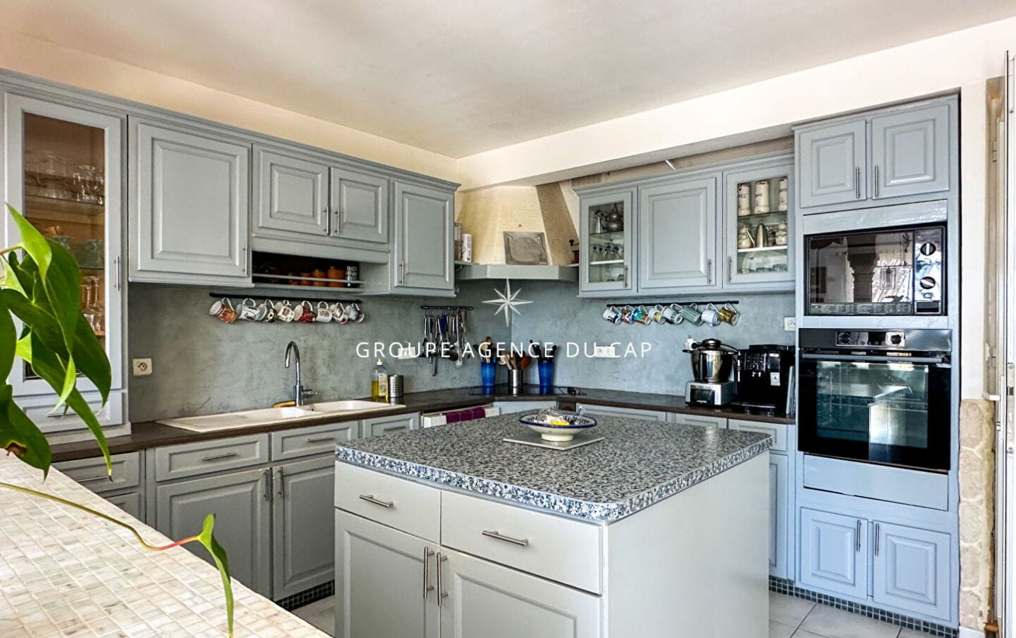 **EXCLUSITE AGENCE DU CAP** A VENDRE VILLA VUE MER 4 CHAMBRES 182M2 LES ISSAMBRES Image 1