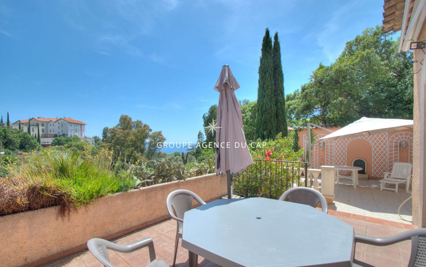 AGAY VILLA 8 PIECES VUE MER ET PROCHE MER 5 CHAMBRES PISCINE AU CALME Image 1