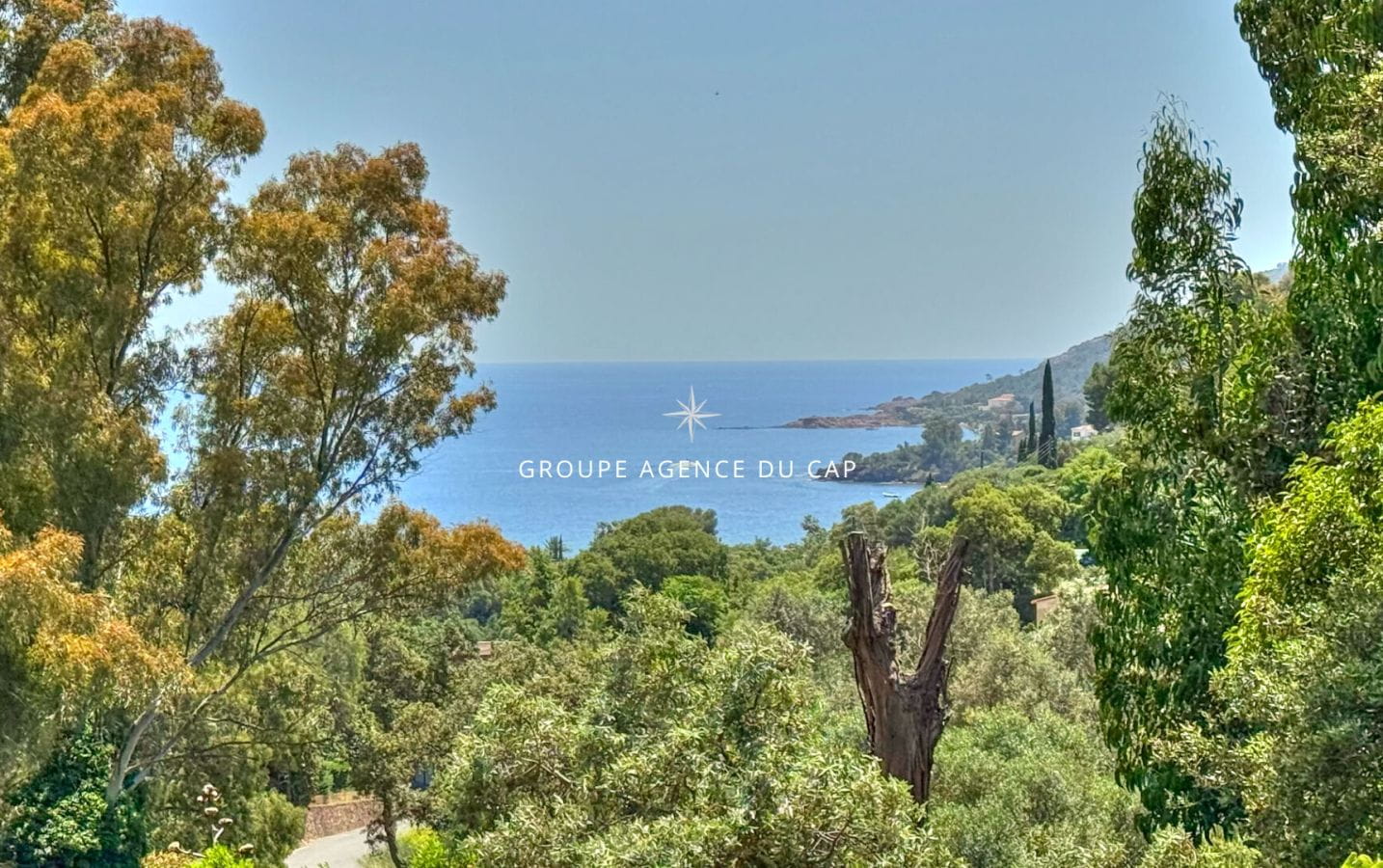 AGAY VILLA 8 PIECES VUE MER ET PROCHE MER 5 CHAMBRES PISCINE AU CALME Image 0