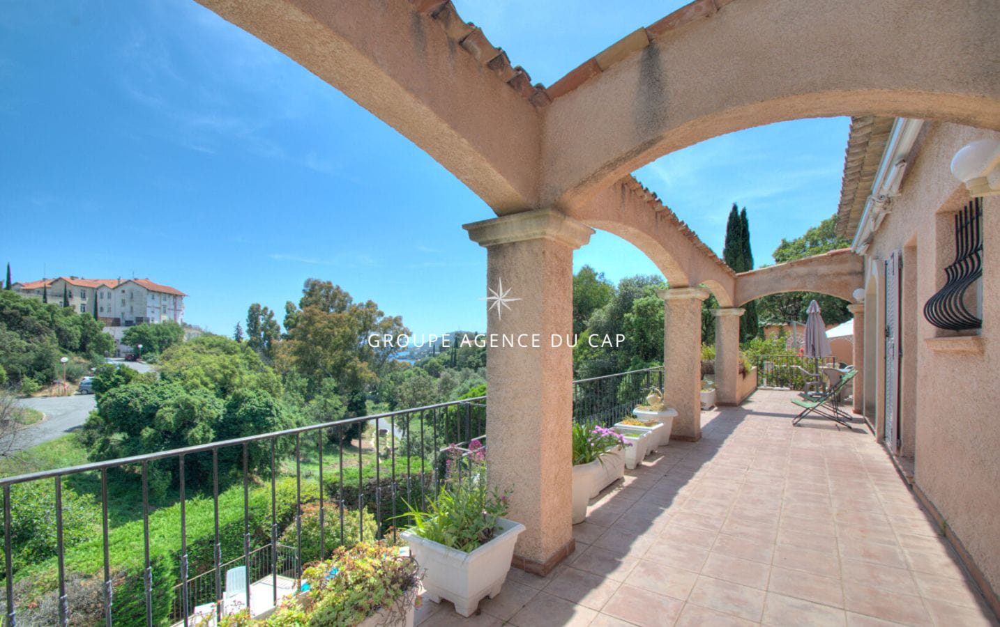 AGAY VILLA 8 PIECES VUE MER ET PROCHE MER 5 CHAMBRES PISCINE AU CALME Image 9