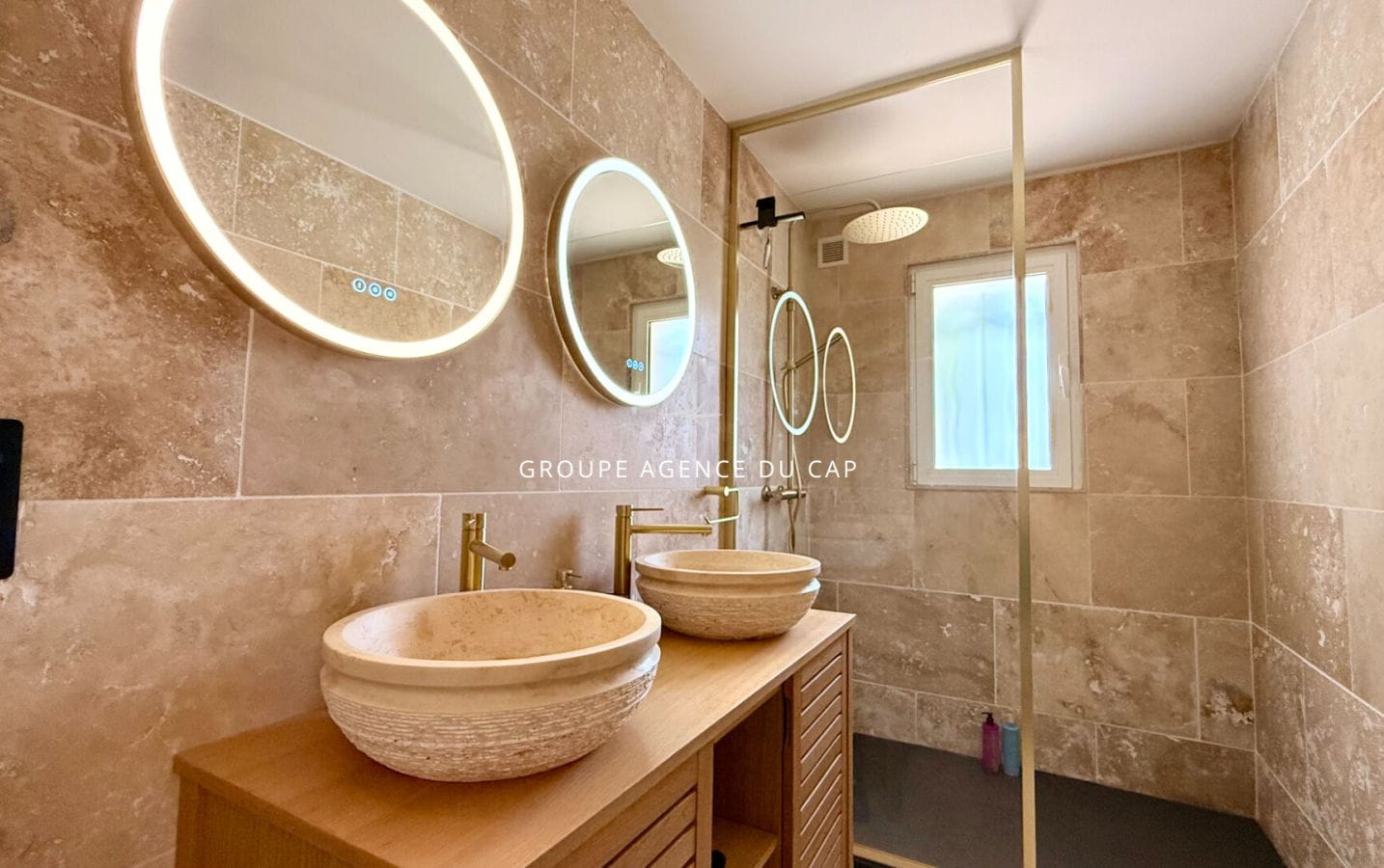 LES ISSAMBRES VILLA DE CHARME EN PIERRE VUE MER 5 CHAMBRES PISCINE Image 13