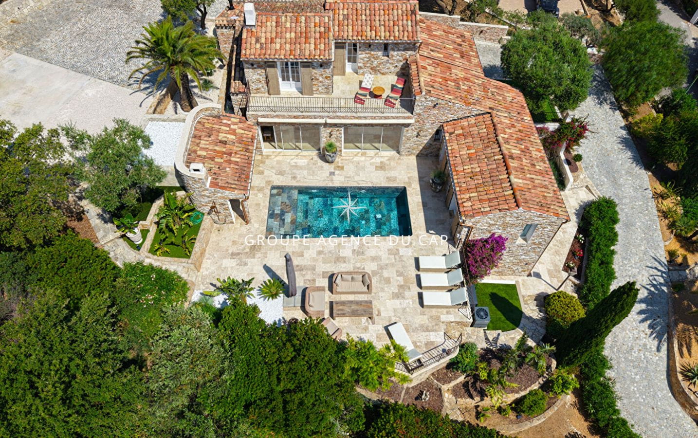 LES ISSAMBRES VILLA DE CHARME EN PIERRE VUE MER 5 CHAMBRES PISCINE Image 17