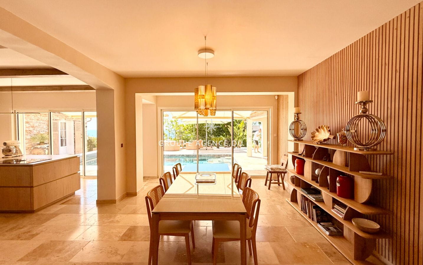 LES ISSAMBRES VILLA DE CHARME EN PIERRE VUE MER 5 CHAMBRES PISCINE Image 4